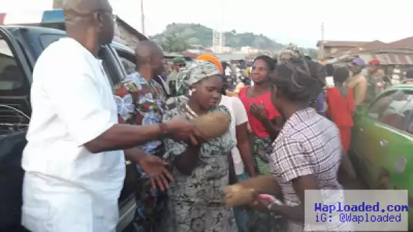 Stomach Infrastructure! Fayose Distributes Tuber Of Yams To Ekiti State Residents (Photos)